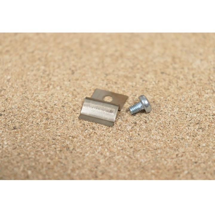 Clam vitre 20 x 15 plié + vis INVICTA réf AS700180A (vendu à l'unité) Clam vitre 20 x 15 plié + vis INVICTA réf AS700180A (vendu à l'unité)